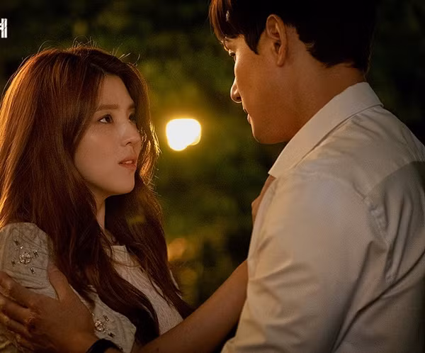 Ngày ra tòa, chồng thở phào nhẹ nhõm: “Thoát được cô là cái phúc của tôi”, ai ngờ tình thế lật ngược hoàn toàn vào một đêm mưa gió 3 năm sau - Ảnh 2.