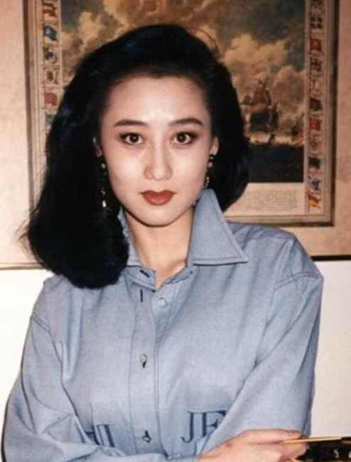 Nhan sắc thời trẻ của Lợi Trí.