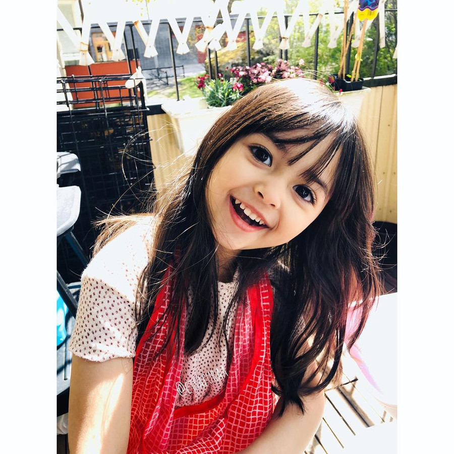 Em bé từng gây sốt MXH vì đôi mắt hệt búp bê giờ ra sao? ảnh 16 Em bé từng gây sốt MXH vì đôi mắt hệt búp bê giờ ra sao? ảnh 16