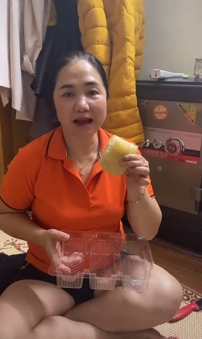 Bổ bưởi kiểu này ai dám rước về làm dâu ảnh 1 Bổ bưởi kiểu này ai dám rước về làm dâu ảnh 1