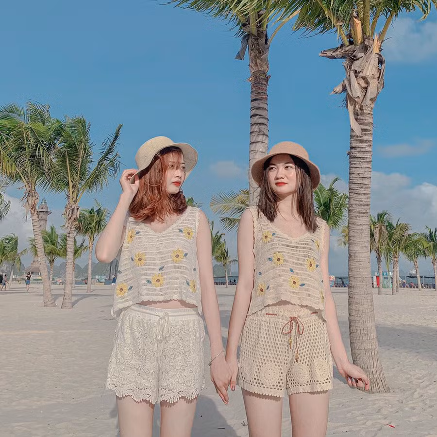 Đi biển diện set đồ mỏng mát từ Su's Store thì chuẩn còn gì bằng. đã thế các item đều có giá vô cùng "hạt dẻ".