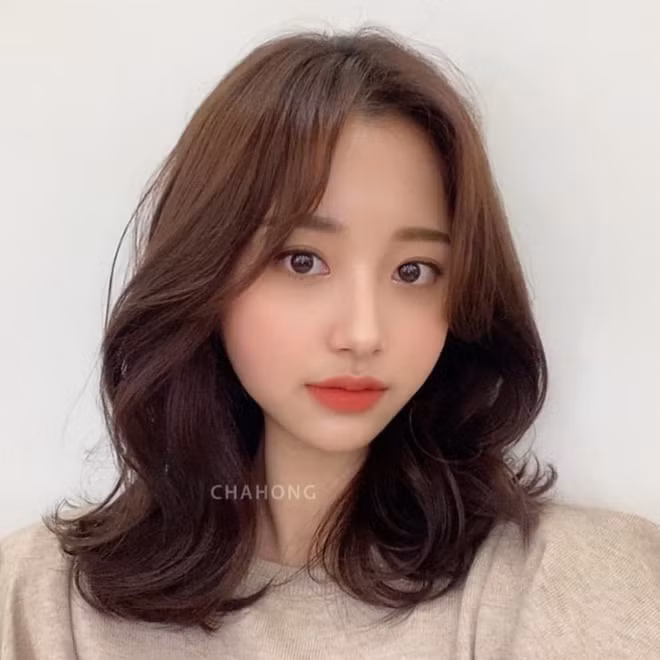 Loạt chiêu làm tóc khi đến salon giúp bạn trẻ hơn ít nhất 5 tuổi ảnh 19 Loạt chiêu làm tóc khi đến salon giúp bạn trẻ hơn ít nhất 5 tuổi ảnh 19