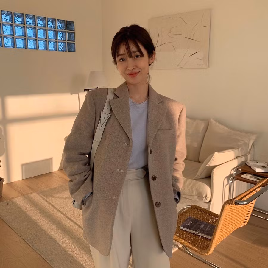 5 mẫu áo quá hợp để diện cùng blaze ảnh 4