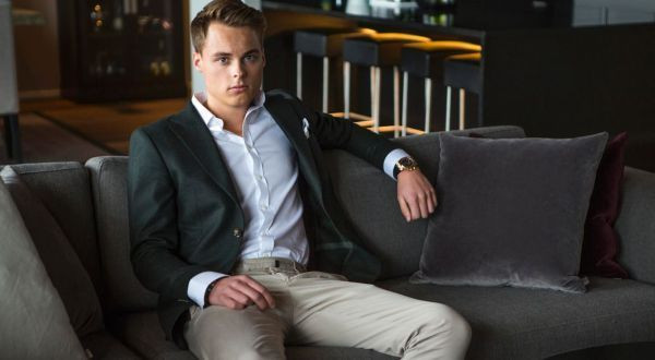 Anh chàng 27 tuổi này không chỉ sở hữu khối tài sản kếch xù mà còn có ngoại hình điển trai khiến chị em &quot;đứng ngồi không yên&quot;.