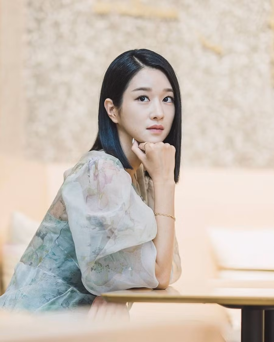 4 kiểu tóc để màu đen giúp gương mặt bạn muôn phần sang chảnh ảnh 9