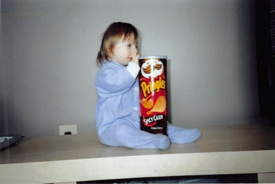 "Cô bé tí hon" sinh ra nằm lọt thỏm trong lòng bàn tay sau 12 năm khiến thế giới kinh ngạc ảnh 3