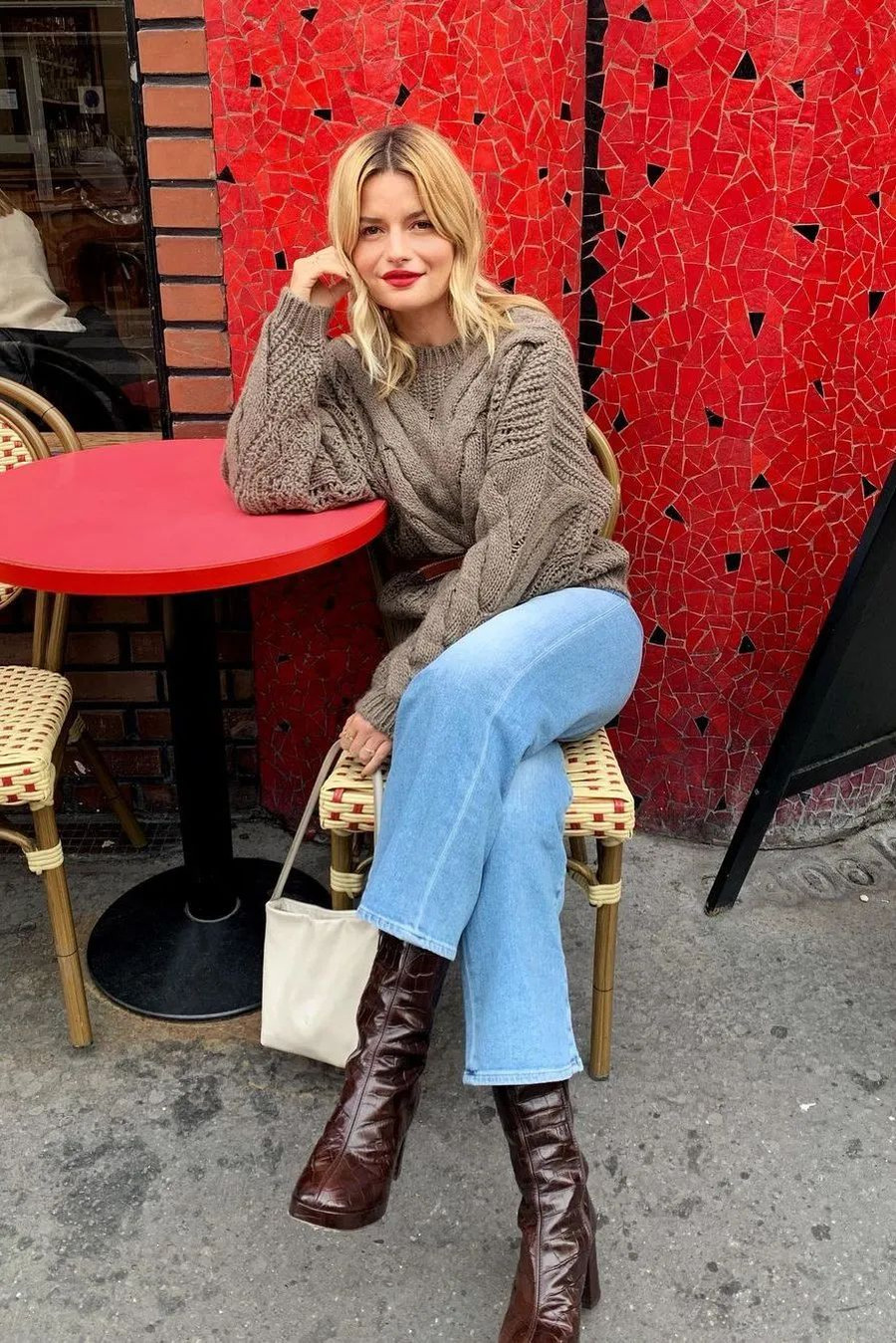 4 kiểu quần hoàn hảo khi mặc cùng áo len ảnh 1