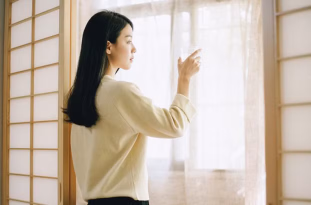 Chồng đuổi vợ ra ngoài giữa đêm lạnh bắt suy ngẫm vì trót tiêu 400 nghìn, cô bàng hoàng nhận ra một chân lý, sau đó quyết giải thoát chính mình - Ảnh 2.