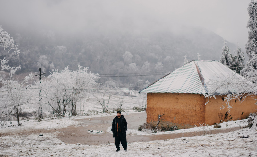 Mê mẩn với bộ ảnh cưới trong tuyết của cặp đôi may mắn, dù váy cưới cô dâu bị đóng băng do quá lạnh - Ảnh 7.