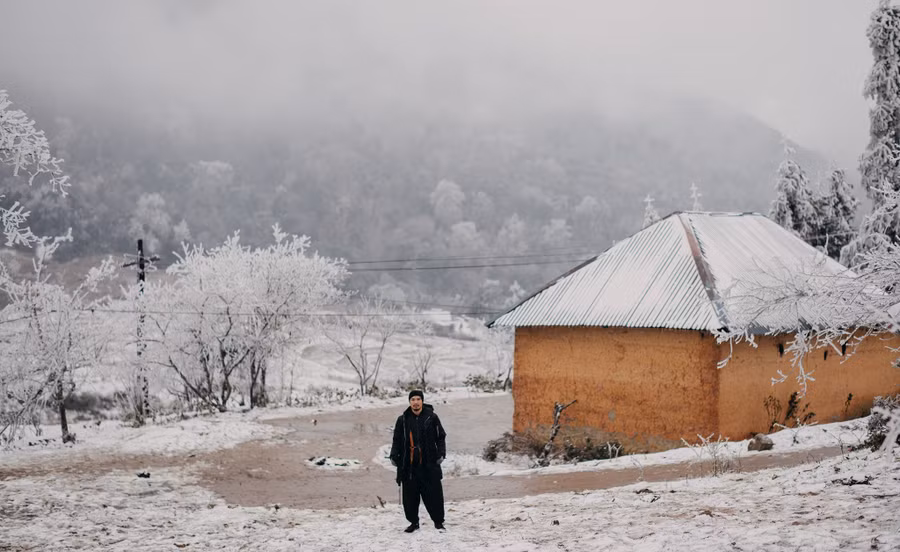 Mê mẩn với bộ ảnh cưới trong tuyết của cặp đôi may mắn, dù váy cưới cô dâu bị đóng băng do quá lạnh - Ảnh 7.