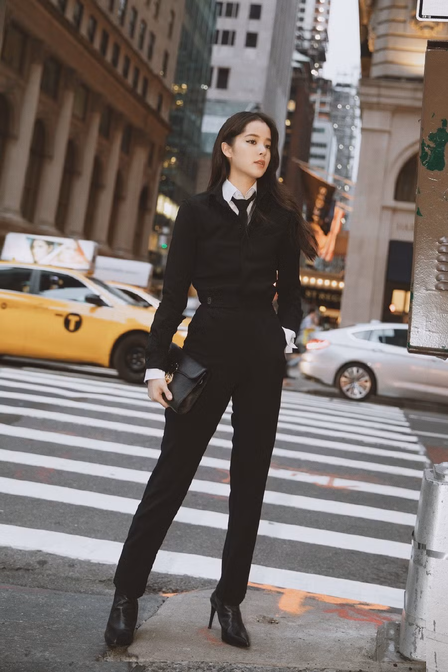 4 kiểu quần hoàn hảo khi mặc cùng áo len ảnh 14