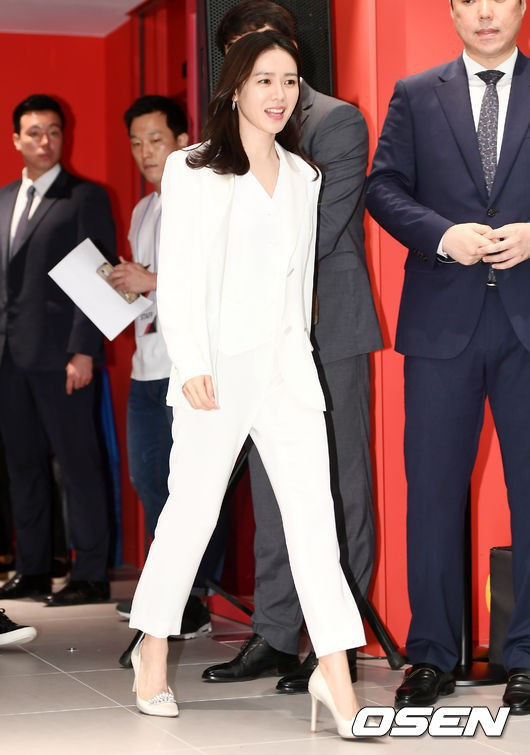 Phụ nữ 30+ có thể học ngay 5 cách diện đồ tinh tế của Son Ye Jin ảnh 23 Phụ nữ 30+ có thể học ngay 5 cách diện đồ tinh tế của Son Ye Jin ảnh 23