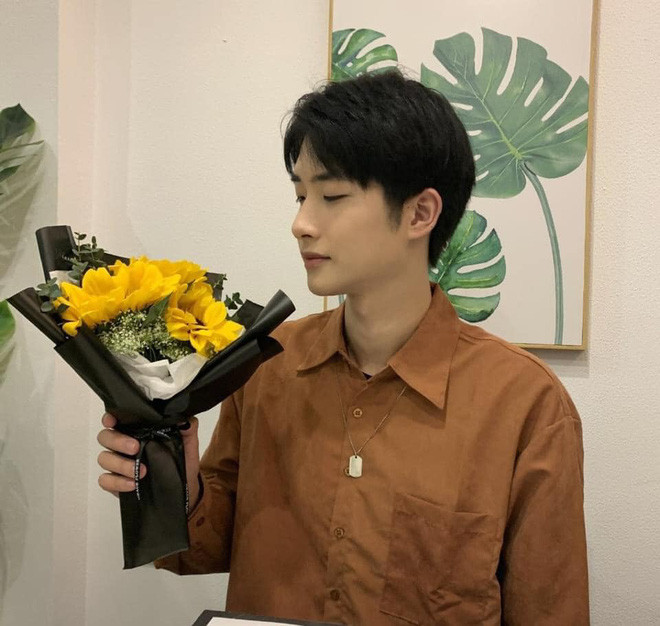 Lên ti vi bất đắc dĩ, chàng trai không ngờ trở nên nổi tiếng vì... quá đẹp trai ảnh 2 Lên ti vi bất đắc dĩ, chàng trai không ngờ trở nên nổi tiếng vì... quá đẹp trai ảnh 2