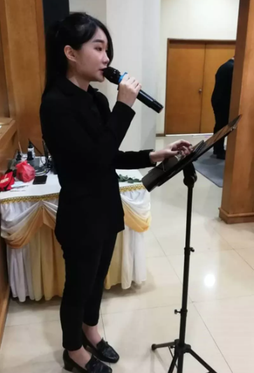 Ngoài công việc trên, Jia Wen còn phục vụ trong ban tổ chức tang lễ khi được yêu cầu. Ngoài công việc trên, Jia Wen còn phục vụ trong ban tổ chức tang lễ khi được yêu cầu.