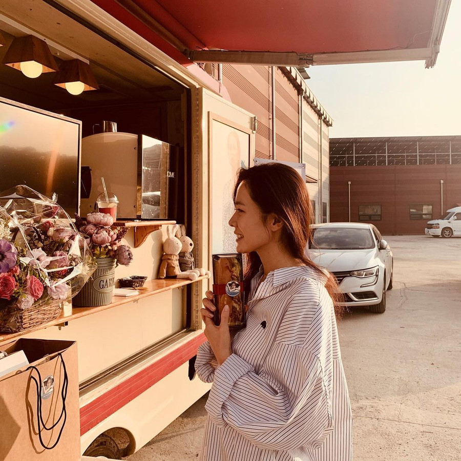 Phụ nữ 30+ có thể học ngay 5 cách diện đồ tinh tế của Son Ye Jin ảnh 12 Phụ nữ 30+ có thể học ngay 5 cách diện đồ tinh tế của Son Ye Jin ảnh 12