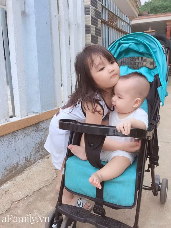 Nhìn các con yêu thương, chăm sóc lẫn nhau, đó là niềm hạnh phúc mỗi ngày của chị Hạ Duyên.