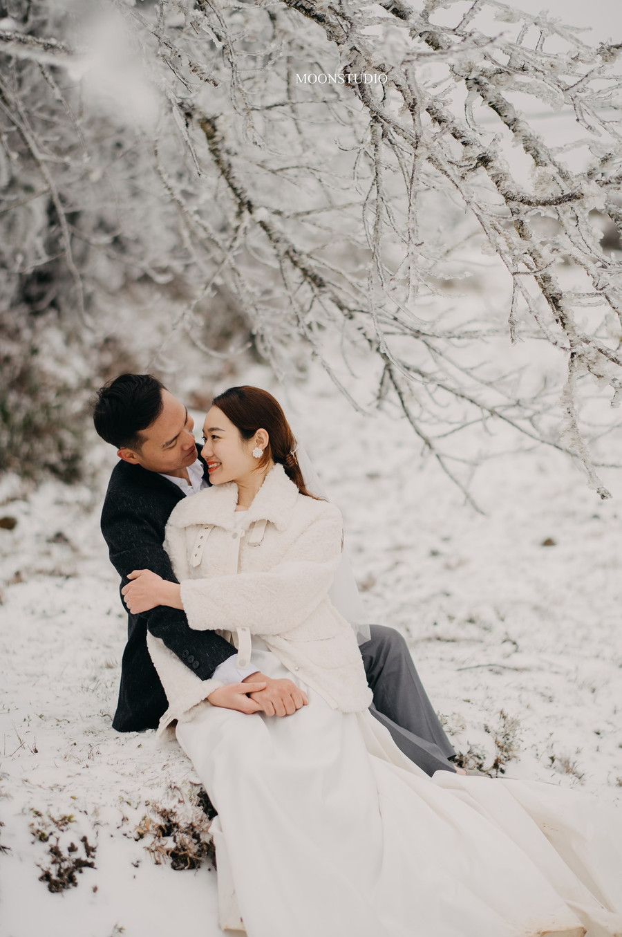 Mê mẩn bộ ảnh cưới trong tuyết ở Y Tý - Lào Cai của cặp đôi may mắn ảnh 3