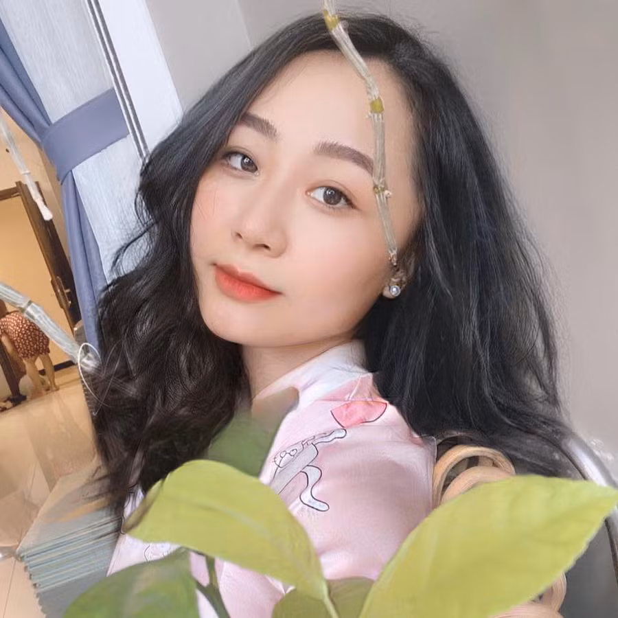 Hình ảnh xinh xắn của nữ tiếp viên hàng không trước khi bị xe Mercedes đâm ảnh 6 Hình ảnh xinh xắn của nữ tiếp viên hàng không trước khi bị xe Mercedes đâm ảnh 6