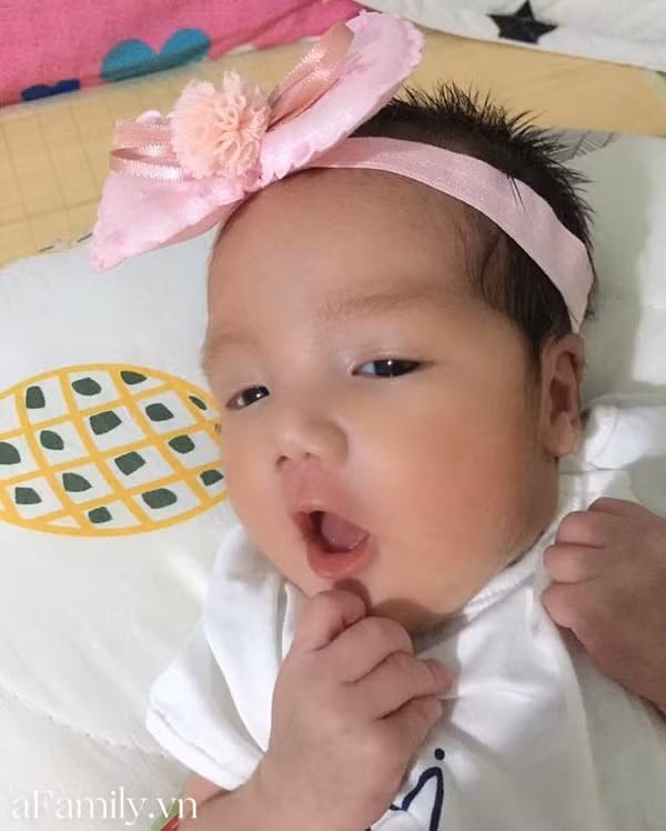 Dù phải nằm viện 2 tuần sau khi sinh, cân nặng sụt giảm nhưng đến nay, Micky đã được 6kg.