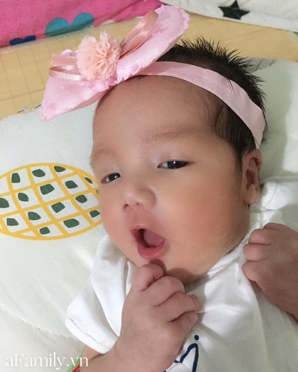Dù phải nằm viện 2 tuần sau khi sinh, cân nặng sụt giảm nhưng đến nay, Micky đã được 6kg. Dù phải nằm viện 2 tuần sau khi sinh, cân nặng sụt giảm nhưng đến nay, Micky đã được 6kg.