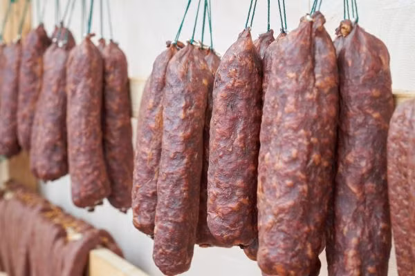 Loại thịt có khả năng gây ung thư cao bậc nhất được WHO cảnh báo nhưng nhiều người vẫn tiêu thụ mỗi ngày như một món khoái khẩu - Ảnh 3.