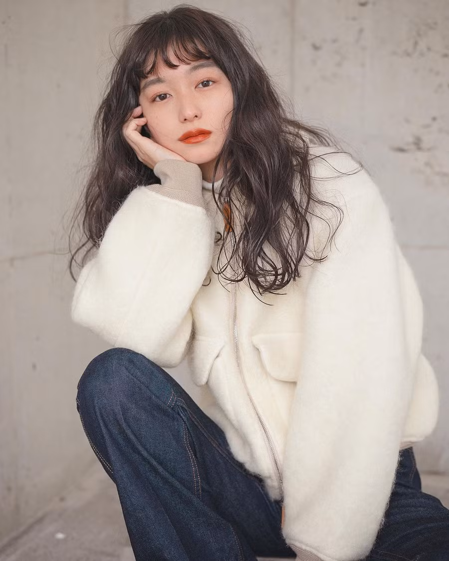 4 xu hướng làm tóc hot nhất lúc này, nàng công sở cần tham khảo ngay để có ý tưởng đi làm tóc mái tóc cuối năm - Ảnh 1.