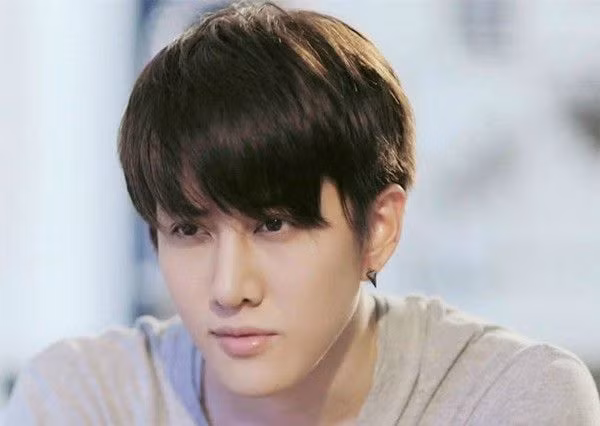 Coi thường vợ "1 lần đò", nhưng vừa đọc được một thứ trong điện thoai chồng vội vàng xuống nước năn nỉ ảnh 1