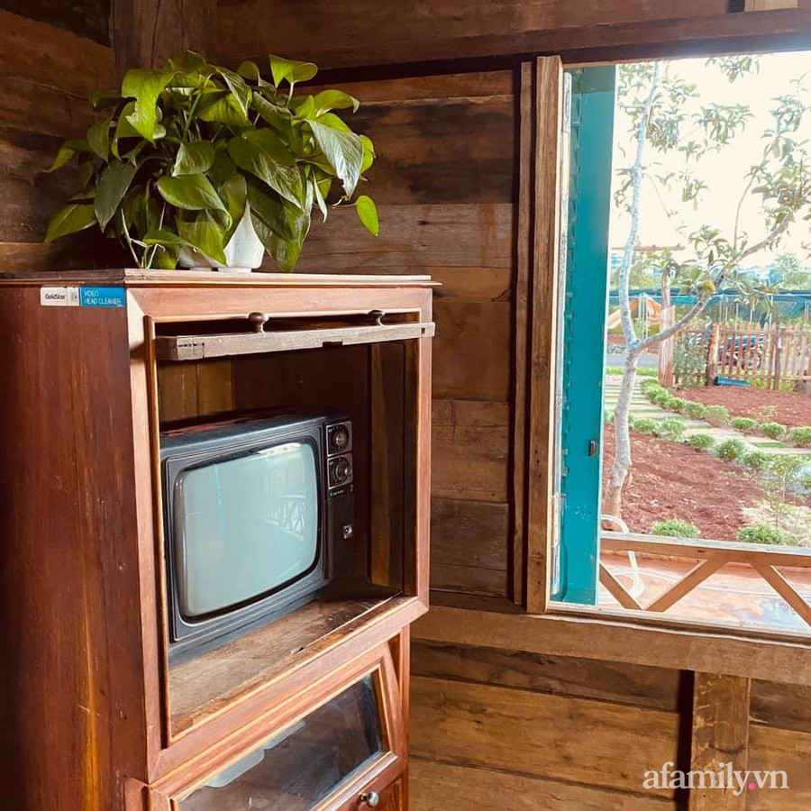 Những vật dụng, đồ đạc được Linh sưu tầm để làm đẹp nhà.