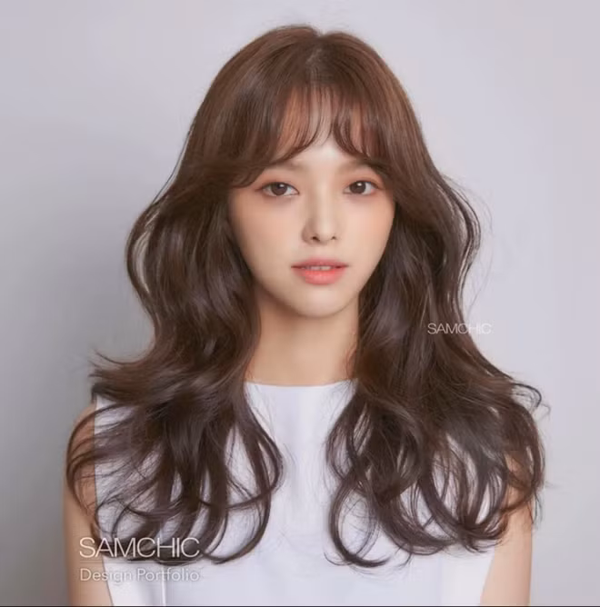 5 kiểu tóc uốn nhẹ nhàng, sang chảnh cho mùa Thu ảnh 4