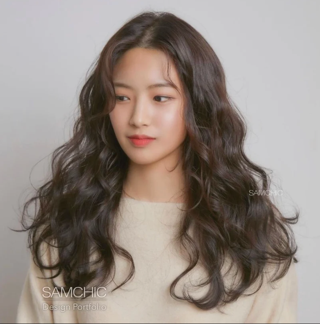 5 kiểu tóc uốn nhẹ nhàng, sang chảnh cho mùa Thu ảnh 3 5 kiểu tóc uốn nhẹ nhàng, sang chảnh cho mùa Thu ảnh 3