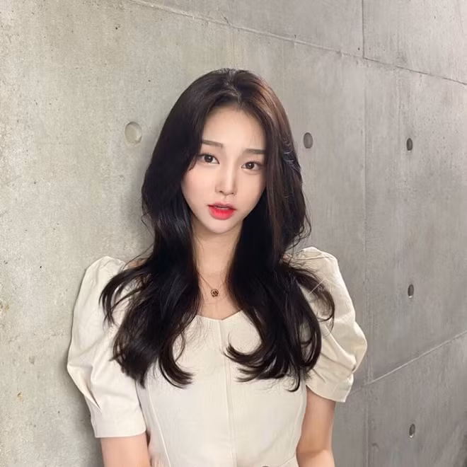 5 kiểu tóc uốn nhẹ nhàng, sang chảnh cho mùa Thu ảnh 2