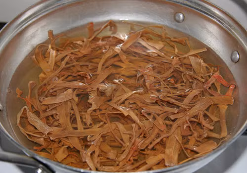 Canh măng - chân giò là món ăn không thể thiếu mỗi dịp Tết đến, chị em muốn nấu ngon cần nằm lòng các thao tác sau đây! - Ảnh 4.