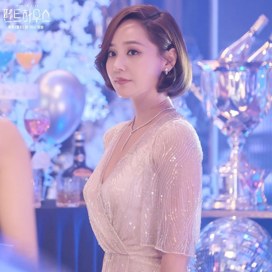 5 mẫu váy sang chảnh thượng lưu, lại tôn dáng của hội chị đẹp "Penthouse" ảnh 17