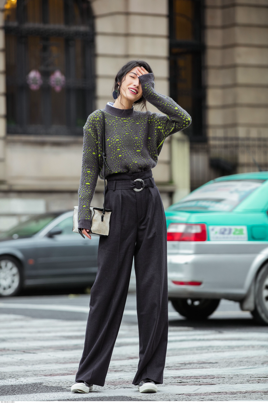 4 kiểu quần hoàn hảo khi mặc cùng áo len ảnh 9