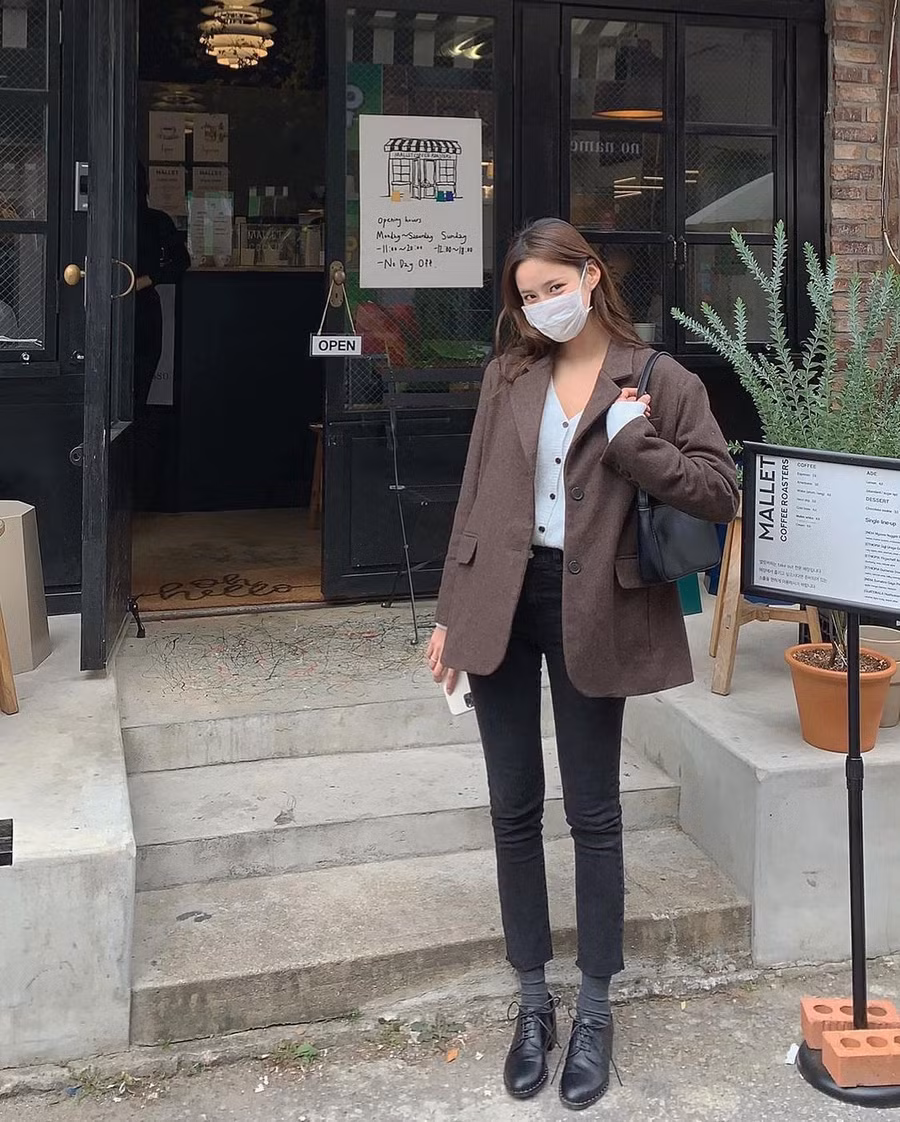 5 mẫu áo quá hợp để diện cùng blaze ảnh 10