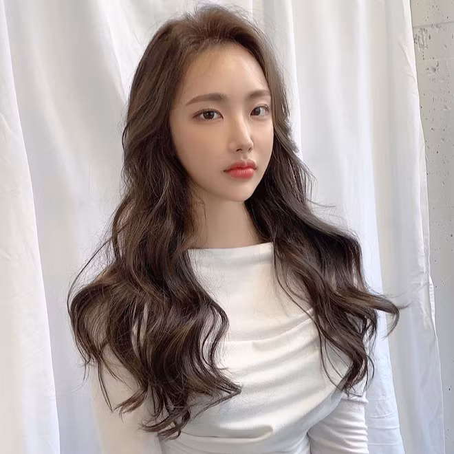 5 kiểu tóc uốn nhẹ nhàng, sang chảnh cho mùa Thu ảnh 5