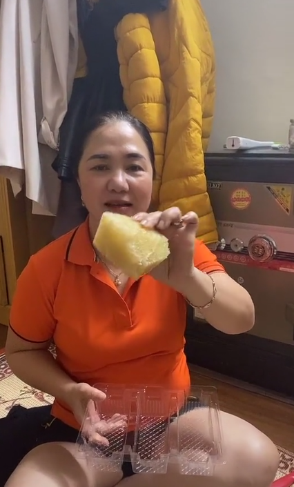 Người mẹ đi chơi về thấy thành quả con gái bổ bưởi chỉ biết... cười ra nước mắt! Người mẹ đi chơi về thấy thành quả con gái bổ bưởi chỉ biết... cười ra nước mắt!