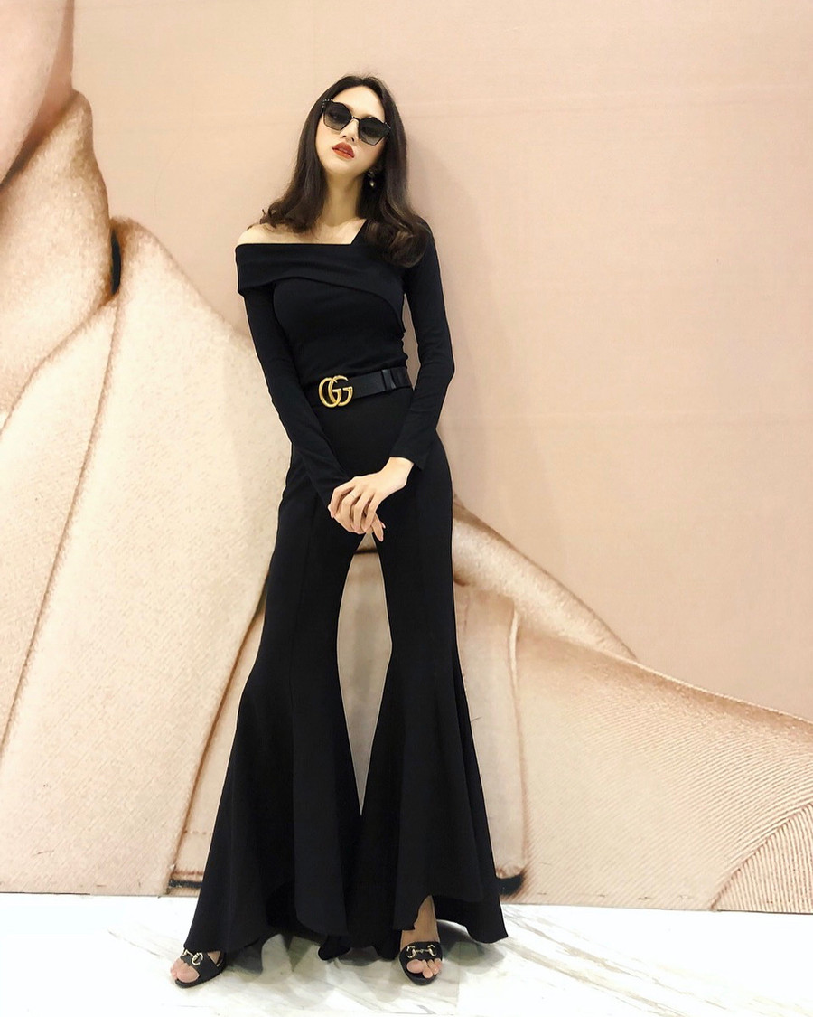 Không chỉ hack dáng vi diệu, bộ đôi quần ống siêu dài và giày cao gót còn mang đến vẻ thanh lịch, sang chảnh level max cho người diện. Không chỉ hack dáng vi diệu, bộ đôi quần ống siêu dài và giày cao gót còn mang đến vẻ thanh lịch, sang chảnh level max cho người diện.