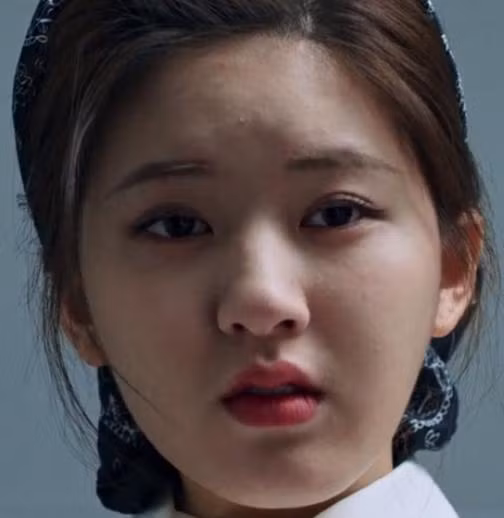 Mỹ nữ "Trần Thiên Thiên trong lời đồn" - Triệu Lộ Tư lộ mặt sưng phù đầy mụn khác xa ảnh photoshop - Ảnh 2.