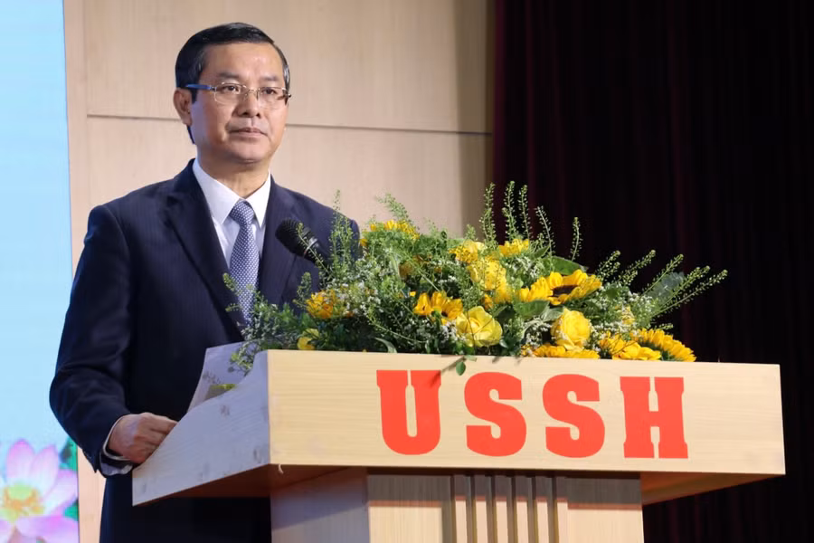 Thứ trưởng Bộ GD&amp;ĐT Nguyễn Văn Phúc phát biểu khai mạc cuộc thi.