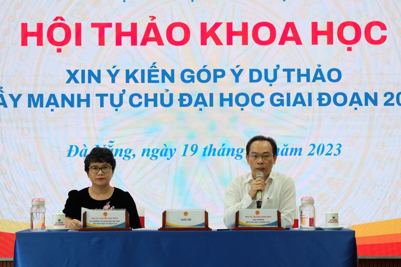 Thứ trưởng Bộ GD&ĐT Hoàng Minh Sơn chủ trì Hội thảo khoa học góp ý dự thảo Đề án Đẩy mạnh tự chủ đại học giai đoạn 2024-2030. Thứ trưởng Bộ GD&ĐT Hoàng Minh Sơn chủ trì Hội thảo khoa học góp ý dự thảo Đề án Đẩy mạnh tự chủ đại học giai đoạn 2024-2030.