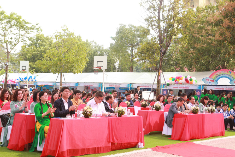 Các đại biểu tham dự Ngày hội STEM ngày 9/3. Ảnh: TG.