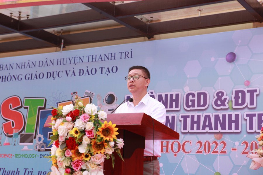 Ông Nguyễn Văn Hưng - Phó chủ tịch UBND huyện Thanh Trì phát biểu ý kiến. Ảnh: TG.