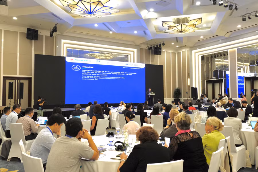 Quang cảnh diễn đàn.