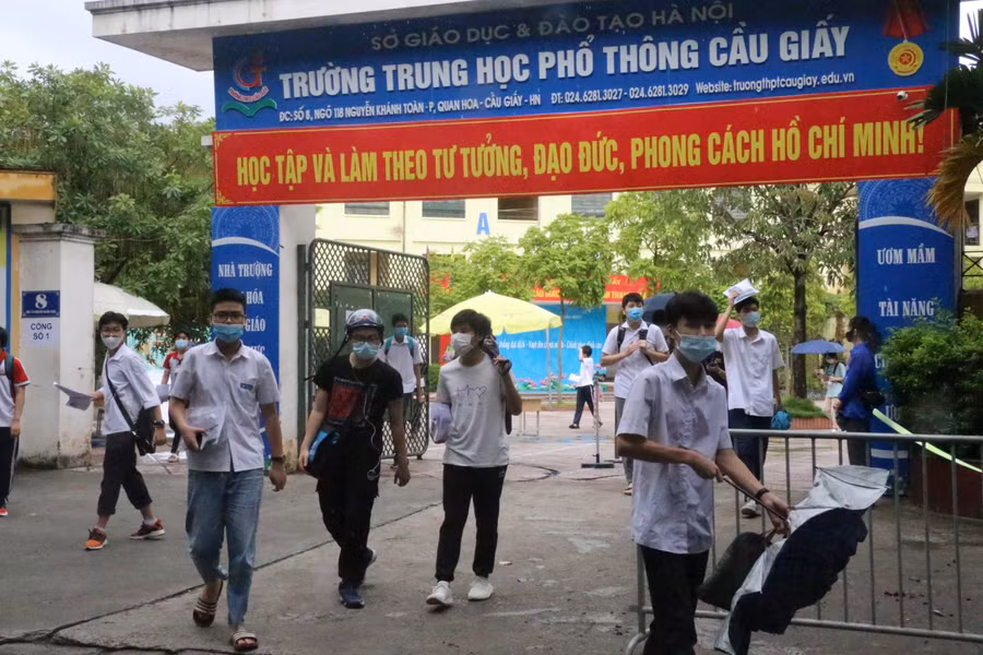 Thí sinh nhanh chóng rời khỏi điểm thi.