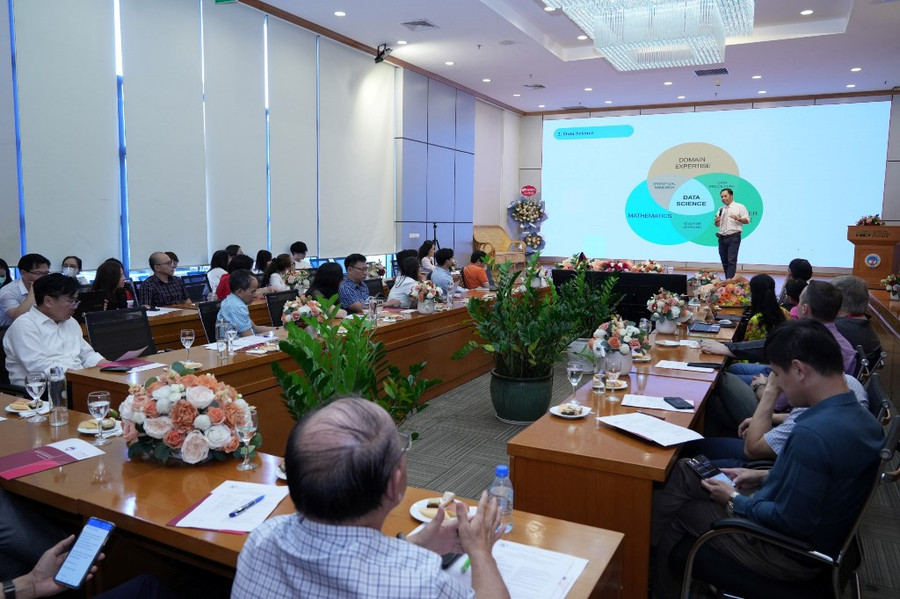 Các diễn giả, đại biểu trình bày tham luận. Các diễn giả, đại biểu trình bày tham luận.