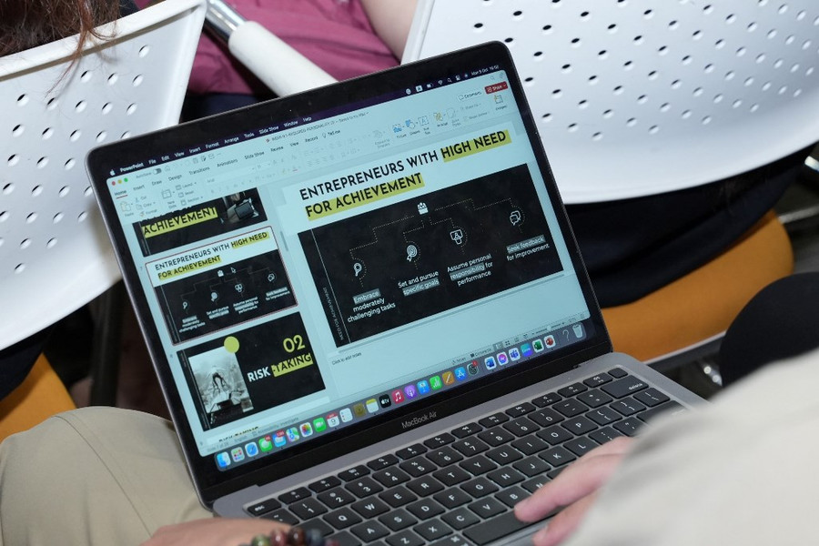 AI-GPT hay ChatGPT đang trở thành mối quan tâm đặc biệt trên mọi lĩnh vực, trong đó có giáo dục. AI-GPT hay ChatGPT đang trở thành mối quan tâm đặc biệt trên mọi lĩnh vực, trong đó có giáo dục.