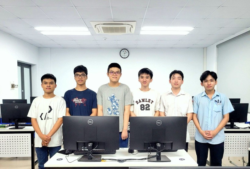 6 học sinh Việt Nam giành huy chương tại kỳ thi Olympic Tin học Châu Á Thái Bình Dương. 6 học sinh Việt Nam giành huy chương tại kỳ thi Olympic Tin học Châu Á Thái Bình Dương.