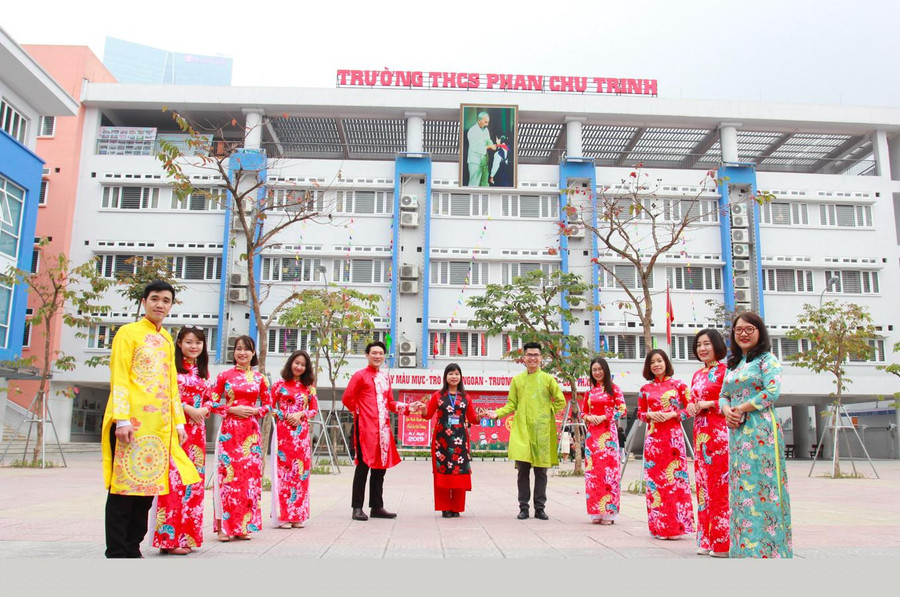 Cô Mai Hương luôn quan tâm đến công việc và đời sống của giáo viên. Ảnh: NVCC. Cô Mai Hương luôn quan tâm đến công việc và đời sống của giáo viên. Ảnh: NVCC.