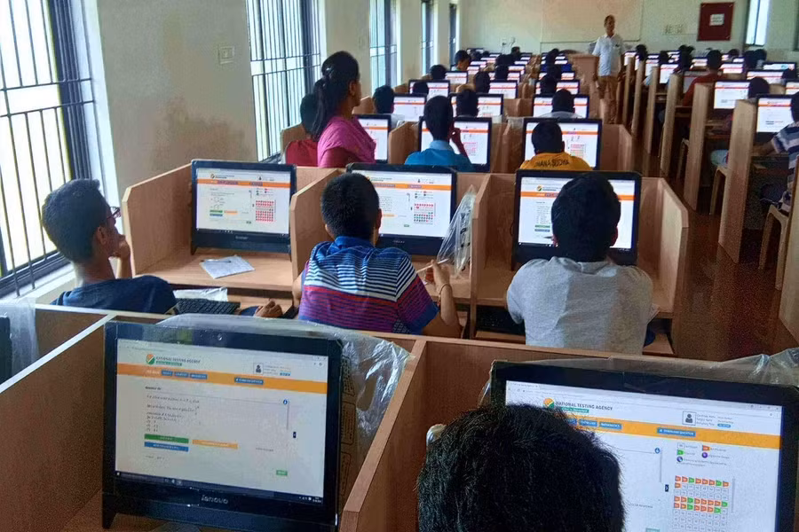 Kỳ thi vào các Viện Công nghệ Ấn Độ.